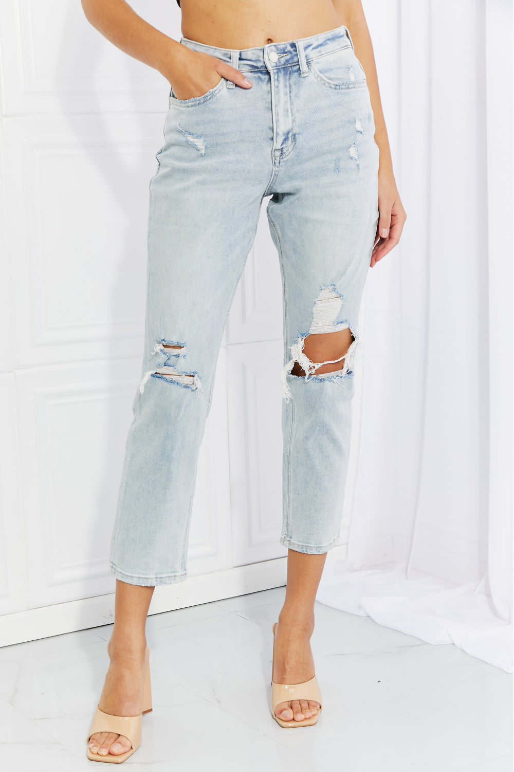 Stand Out Distressed Cropped Jeans